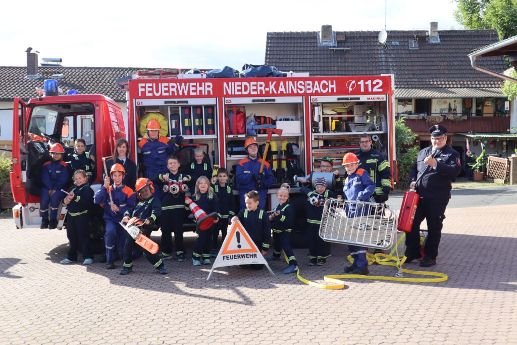 Titelseit - Die Minis und die Jugend mischen mit! 35-jähriges Jubiläum der Jungend- und 15-jähriges Jubiläum bei der Feuerwehr Brensbach Nieder-Kainsbach.